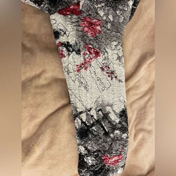 ABC collection crinkly ribbed satin material long sleeves jacket - Picture 11 of 11